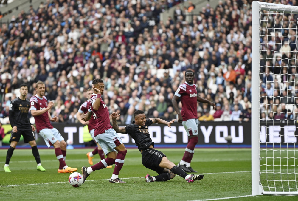  西汉姆联定位球战术奏效击败南安普敦